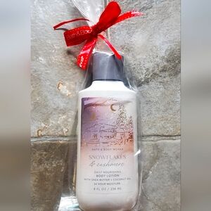Bath & Body Works Snowflakes & Cashmere Lotion